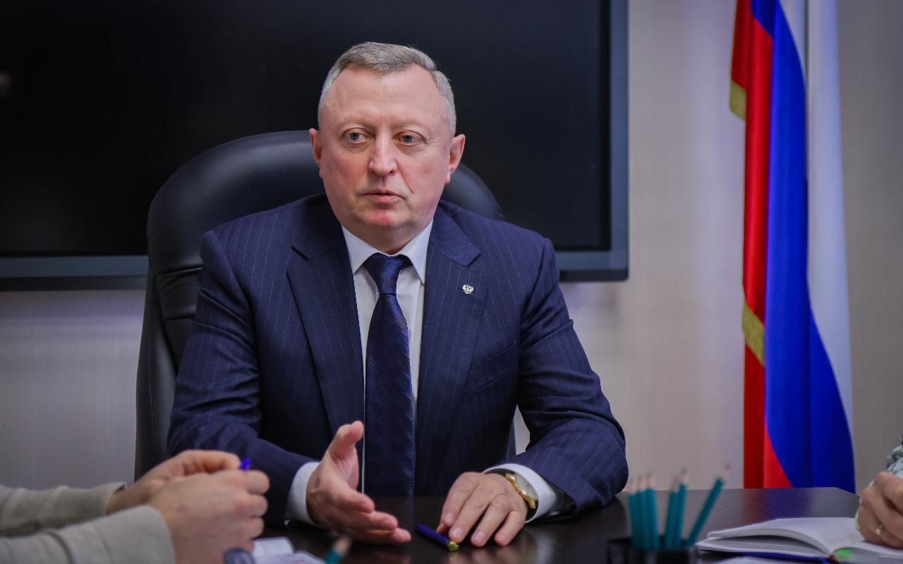 Ректор НГПУ Сергей Нелюбов принял участие в выборах через дистанционное голосование