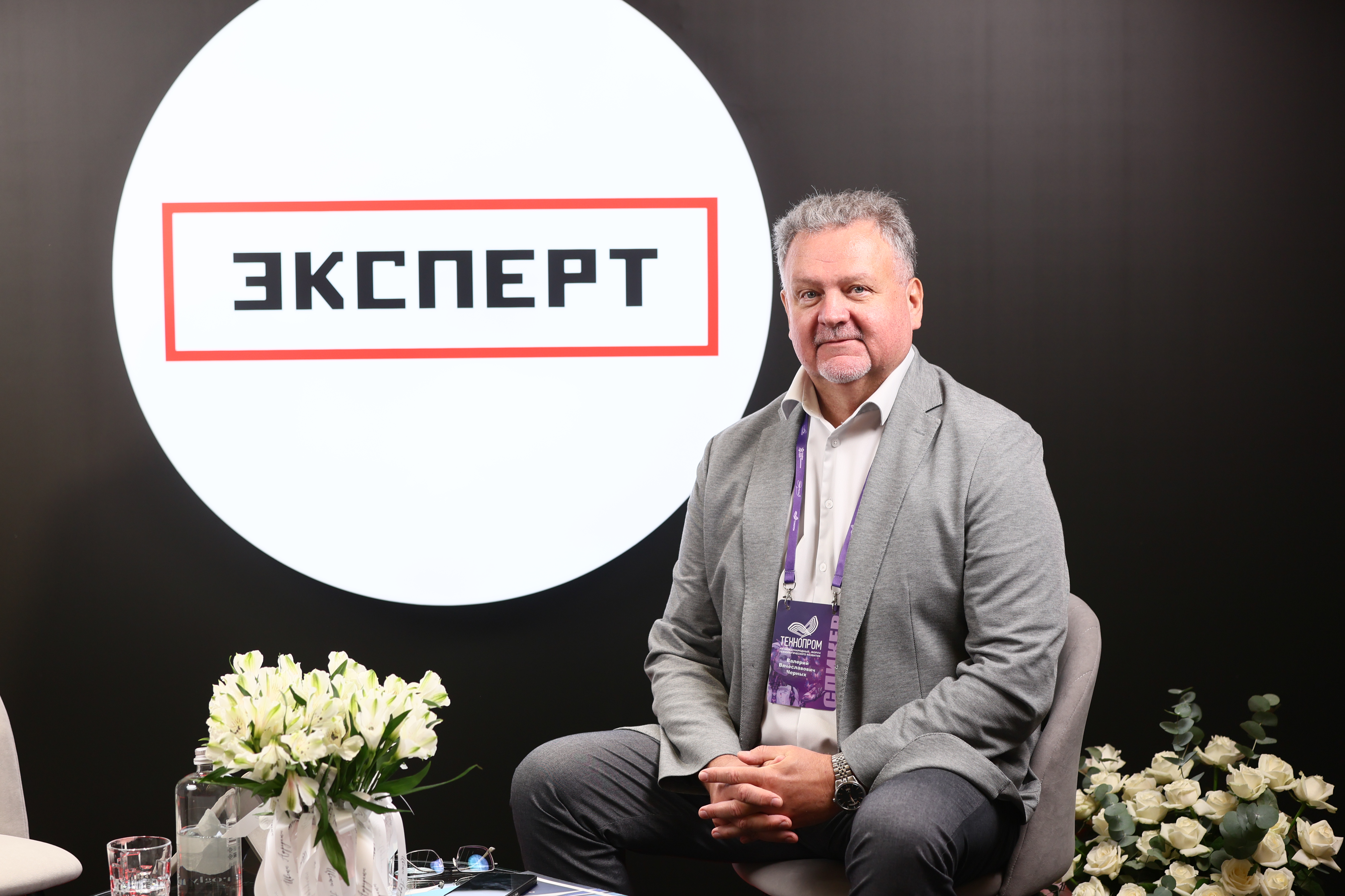 «ИИ-поводырь Анюта»: новая разработка МНТК позволит адаптироваться слепым в пространстве за считанные секунды